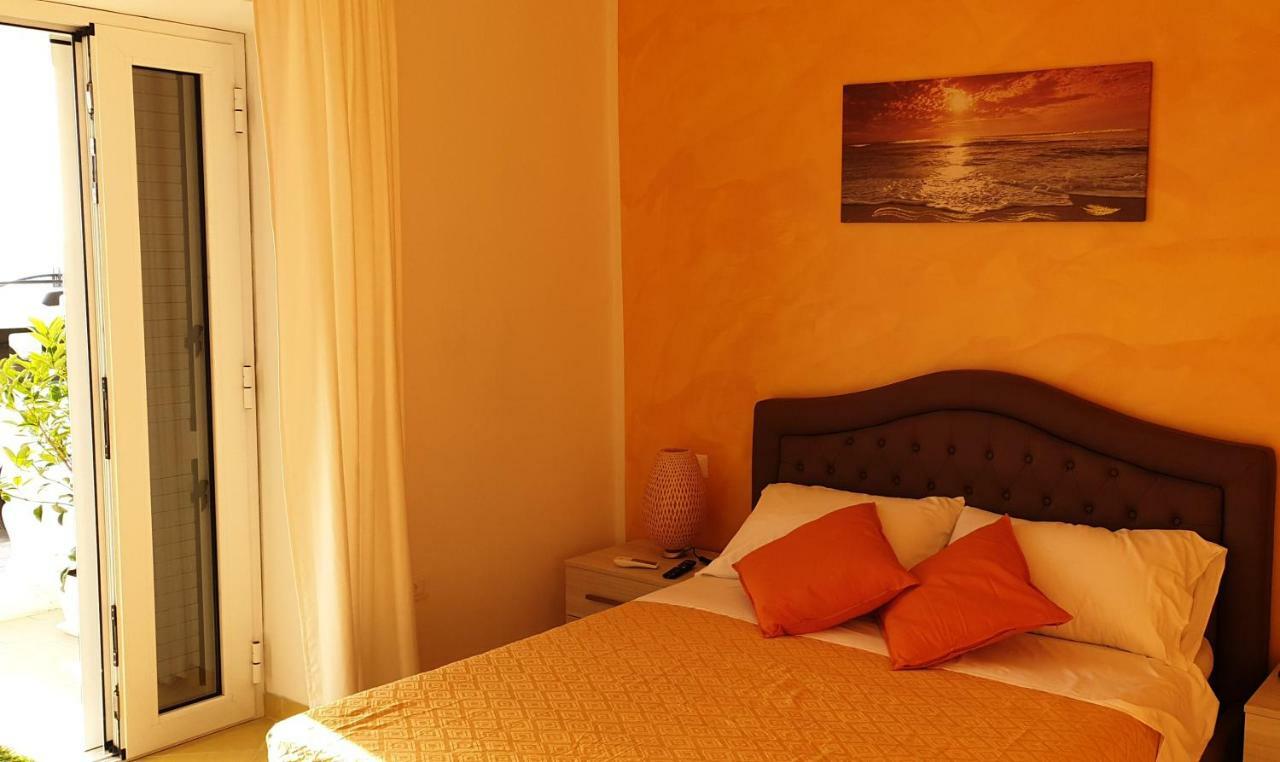 아그로폴리 A Un Passo Dal Mare B&B 외부 사진