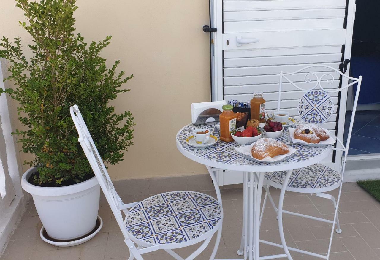 아그로폴리 A Un Passo Dal Mare B&B 외부 사진